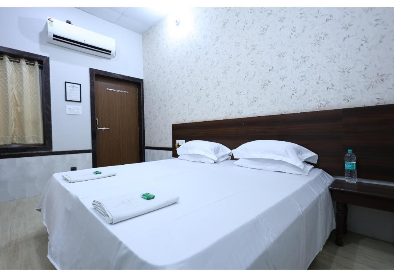 Goyal Bhawan Hotel Khatu Bagian luar foto